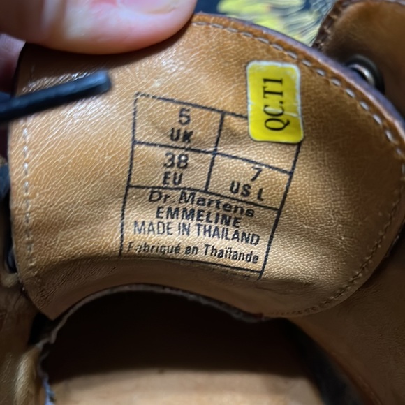 VINTAGE Red Rub Off Dr Martens size 7 - Picture 5 of 10